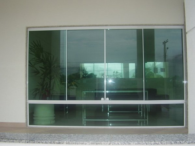 JANELA COM GUARDA CORPO